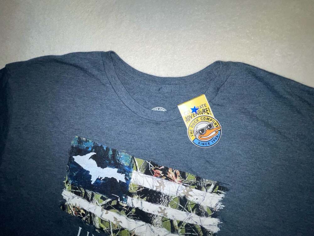 The Duck Company Up North St. Ignace Michigan Camo Flag T-Shirt Size 3X - Picture 2 of 6
